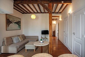 TV - Welcoming & Spacious Flat| Family-Friendly Spot (Lisboa)