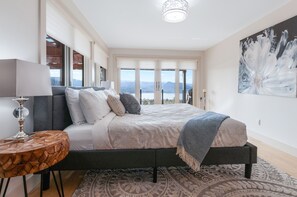 6 bedrooms, iron/ironing board, travel cot, WiFi - Villa Views, heated pool, private gardens and lakeview. 6 private suites! (Naramata)