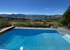 A heated pool - Villa Views, heated pool, private gardens and lakeview. 6 private suites! (Naramata)