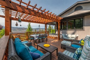 Outdoor dining - Villa Views, heated pool, private gardens and lakeview. 6 private suites! (Naramata)