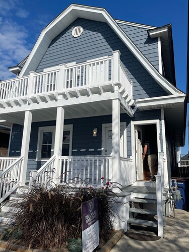 Renovated 2nd flr Condo 3 blocks from Ventnor beach, right off of Ventnor ave! 