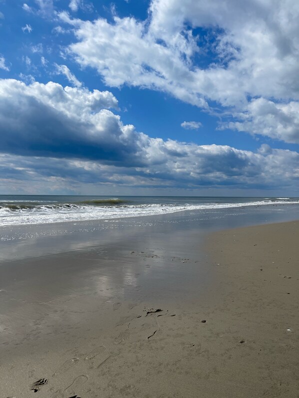 Beach nearby, sun-loungers, beach towels