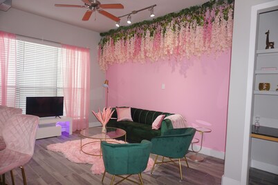 Welcome to Gurl World Pink 2 bdr Loft