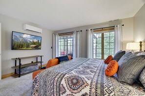 4 bedrooms, desk, free WiFi, bed sheets