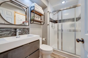 Regadera, tina de hidromasaje, amenidades de baño ecológicas 
