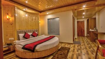 Honeymoon Room | Bathroom | Shower, towels