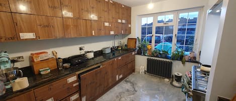 Geladeira, fogão, cooktop, lava-louças