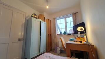 1 dormitorio, escritorio, tabla de planchar con plancha y wifi gratis