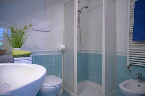 Bathroom - Cosy Apartment Near the Ancient Walls and Centre (Montagnana)