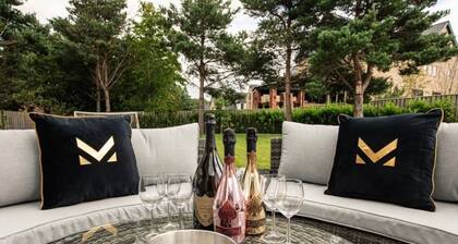 Mono Luxe Villa in Newcastle Upon Tyne