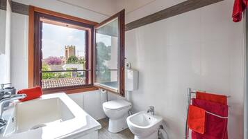 Appartamento | Bagno | Doccia, asciugamani