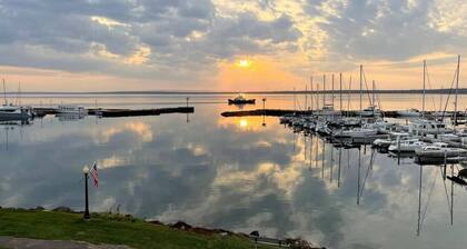 Bayfield on the Lake - Waterfront Condo Downtown #302