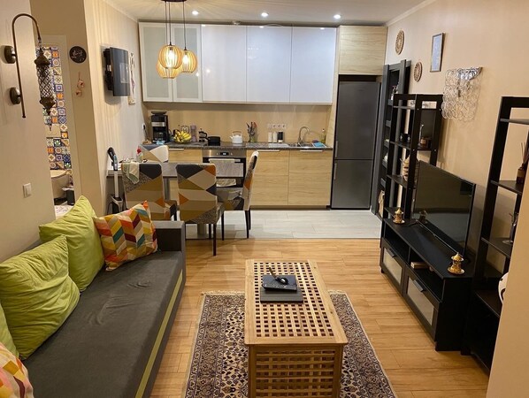 Smart TV, fireplace, offices, printers