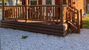 A wooden cabin with a porch, windows, and a door. - The Cozy Cabin near Geneva on the Lake and Wineries! (Ashtabula)