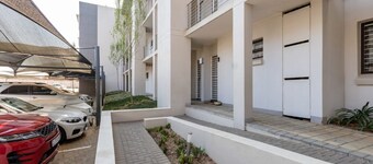 Lovely modern 2 bedroom apartment with pool.