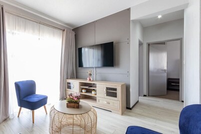 Lovely modern 2 bedroom apartment with pool.