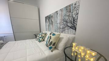 1 slaapkamer, een strijkplank/strijkijzer, reisbedje, gratis wifi