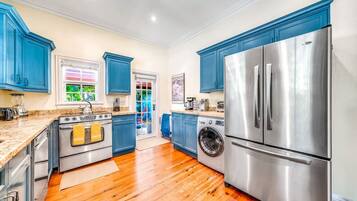 Coffee/tea maker, fridge, microwave, oven