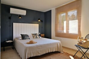 3 bedrooms, soundproofing, iron/ironing board, free WiFi - Punta della Guardia Estate, Villa with sea view in a nature reserve, beaches 1.5 Km away (Cervione)