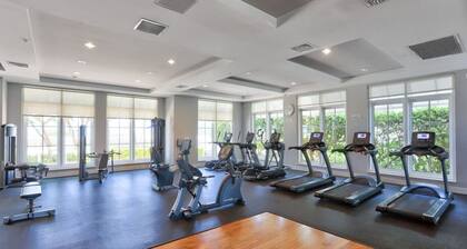 1 BR King- Rooftop Pool close to beach Casa Costa