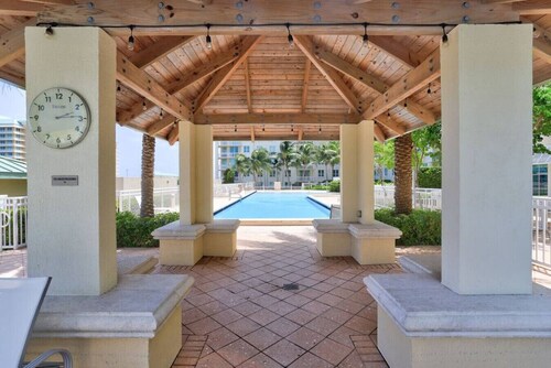 1 BR King- Rooftop Pool close to beach Casa Costa