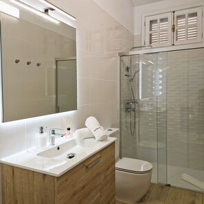 Bathtub, hair dryer, towels - Bungalow Santiago 25 with sea view (Arico)