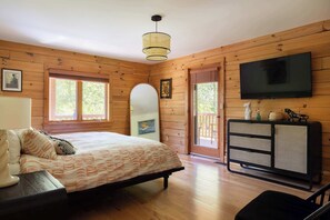 4 slaapkamers, een bureau, een strijkplank/strijkijzer, wifi