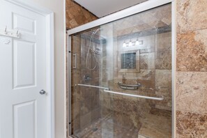 Combined shower/bathtub, towels, soap, toilet paper - LOCATION**LOCATION**LOCATION (Gulf Shores)