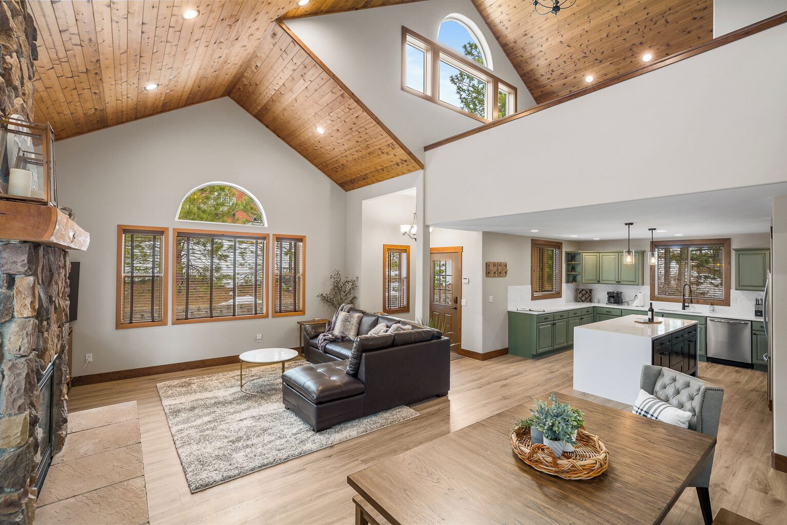 Smart TV, fireplace, table football, ping pong