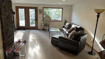 Smart TV, fireplace, DVD player, books