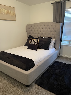 5 bedrooms, iron/ironing board, free WiFi, bed sheets