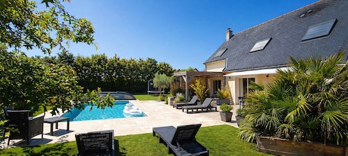 Large family house, with private pool 
