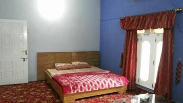 Standard Double Room | Iron/ironing board, free WiFi
