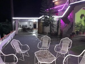 Outdoor dining - Heaven in Hills (Arang Kel)
