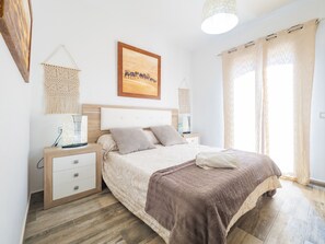 2 chambres, fer et planche à repasser, Wi-Fi gratuit, draps fournis