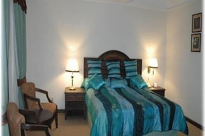 Executive Single Room | Free WiFi, bed sheets