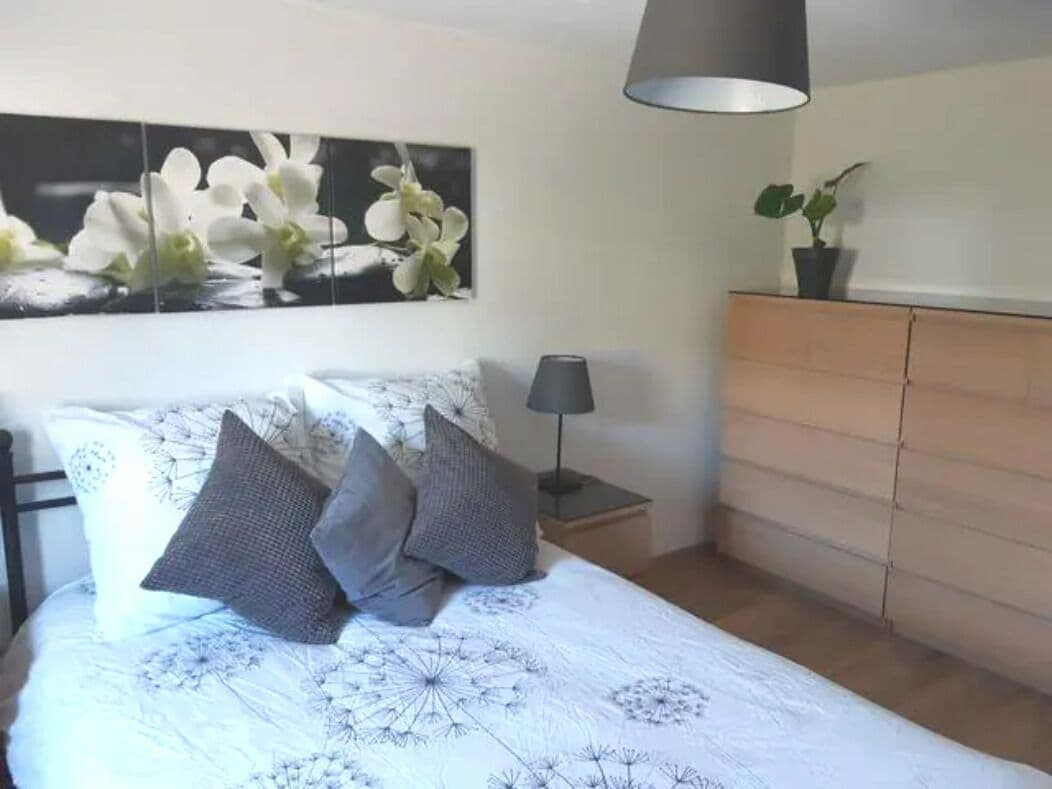 2 soverom, strykejern/-brett, reiseseng for barn og wi-fi (inkludert)