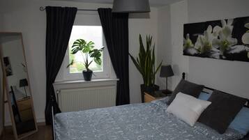 2 slaapkamers, een strijkplank/strijkijzer, reisbedje, gratis wifi