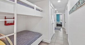 3 dormitorios, tabla de planchar con plancha, wifi gratis y ropa de cama