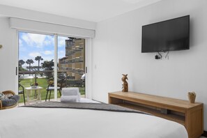 2 bedrooms, iron/ironing board, WiFi