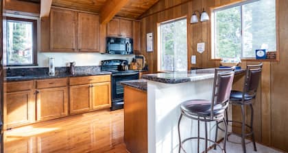 Charming, renovated Carnelian Bay Cabin