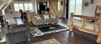 Rusty’s Loft w/pond views! 70 plus positive reviews!