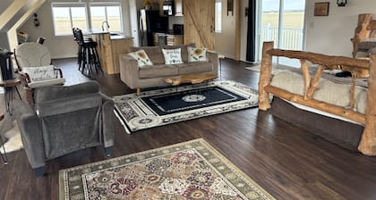 Rusty’s Loft w/pond views! 70 plus positive reviews!
