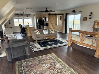 Rusty’s Loft w/pond views! 70 plus positive reviews!