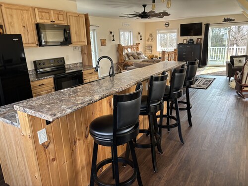 Rusty’s Loft w/pond views! 70 plus positive reviews!