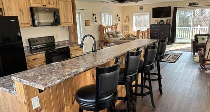 Rusty’s Loft w/pond views! 70 plus positive reviews!