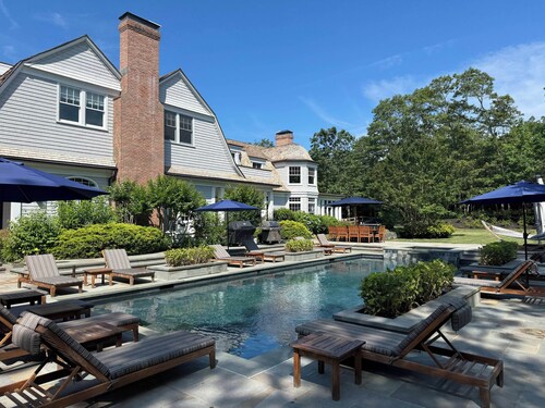 Chic Hamptons Retreat in Watermill with Tennis, Pool, Spa, Steam Room, and Gym