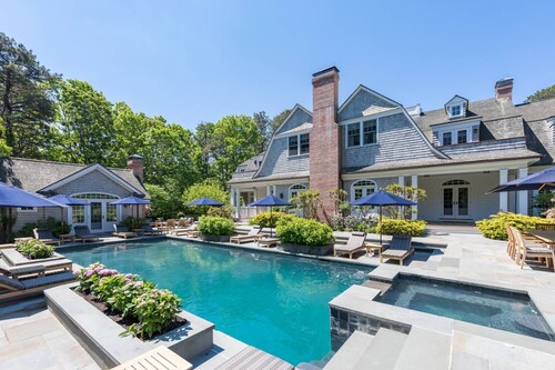 Chic Hamptons Retreat in Watermill with Tennis, Pool, Spa, Steam Room, and Gym