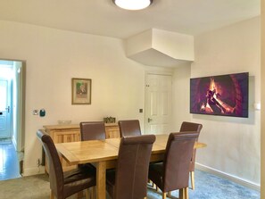 Dining - Luxury hi-spec large Victorian townhouse, sleeps 9.  Free wifi and feee parking. (Stafford)