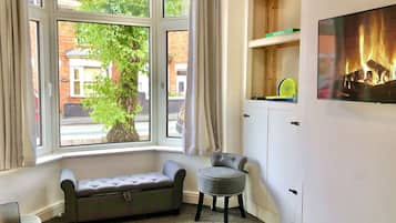 Smart TV, DVD player, ping pong, books